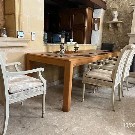 Cozy With Queensize Bed In Historic House * Senglea
