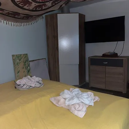 Cozy With Queensize Bed In Historic House